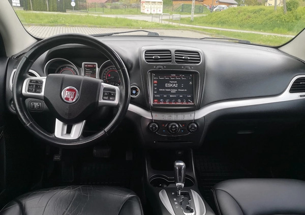 Fiat Freemont cena 48700 przebieg: 175781, rok produkcji 2015 z Działoszyce małe 277